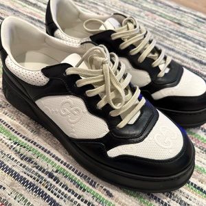 Gucci men’s GG embossed snecker